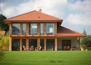 maison à étage en bois